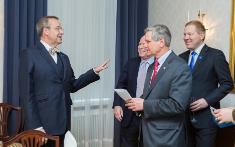 Президент Ильвес и сенаторы из США: Европейский Союз и НАТО должны совместно и энергично противостоять действиями России в Украине