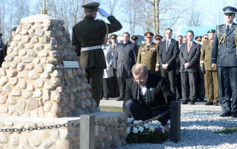 В Палдиски состоялось повторное открытие памятника военнослужащим Оборонительных сил, погибшим в Афганистане