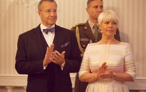 President of Estonia and his spouse commence a visit to United States