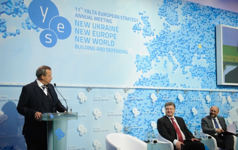President Ilves Kiievis: reformide algatamine Ukrainas on praegu hädavajalik Heraklese töö