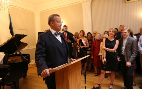 President Ilves kohtus New Yorgi Eesti Majas kohaliku eestlaskonnaga