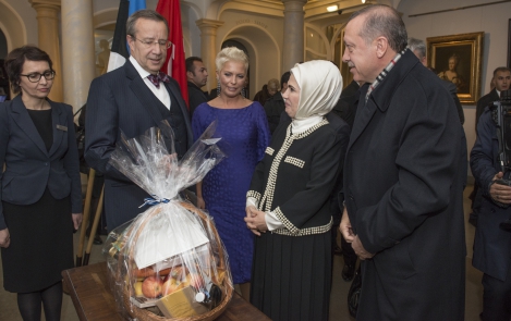 Toidukorv Türgi presidendipaarile