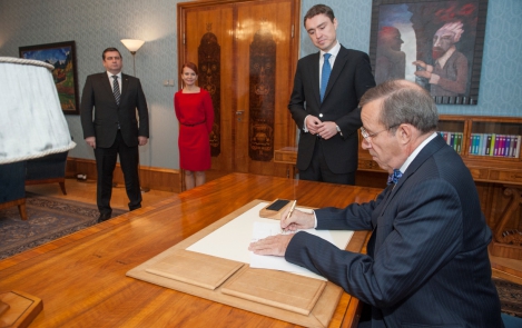 Глава государства назначил новым министром иностранных дел Кейт Пентус-Розиманнус и министром окружающей среды Мати Райдма