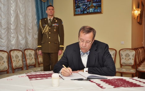 President Ilves: terrorist attacks in Ukraine would be impossible without units and weaponry deployed from outside