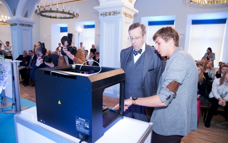 President Ilves avas koolinoortele suunatud haridus- ja arendusprogrammi Eesti 2.0