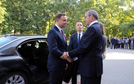 President Ilves: Poolal on keskne roll meie regiooni julgeolekuhuvide eest seismisel