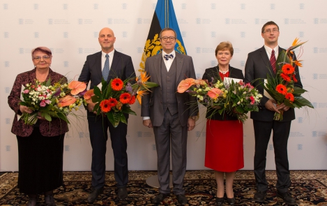 President Ilves to the teachers who received Educational Awards: school should help young people cope with the weight of negative information that results from modern threats