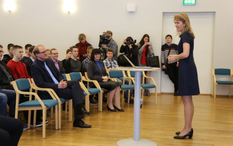 Ieva Ilves gave ‘Back to School!’ class to Põltsamaa cyber defence and IT students