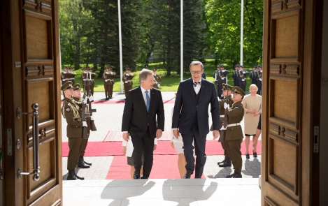 President Ilves kohtus riigivisiidile saabunud Soome riigipeaga