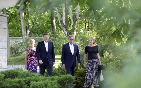 Фотоновость: Президентские пары Эстонии и Латвии встретились в Юрмале