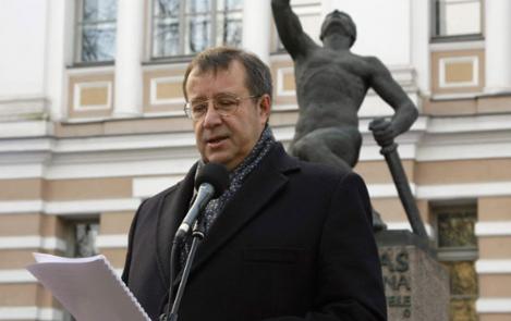 President of the Republic at the Monument of the Student-Soldier of the War of Freedom at Tallinn Secondary Science School, 13 November 2007