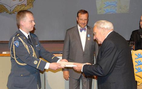 President Ilves tunnustas Kanadas elavaid rahvuskaaslasi