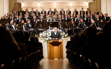 President of the Republic at the ceremony marking the anniversary of the Tartu Peace Treaty at the Estonia Concert Hall, 2 February 2011