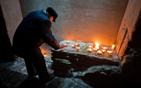 Президент Ильвес почтил память жертв мартовской бомбардировки 1944 года
