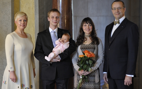 President Ilves meets Ms Triin Vahisalu, the recipient of a research award