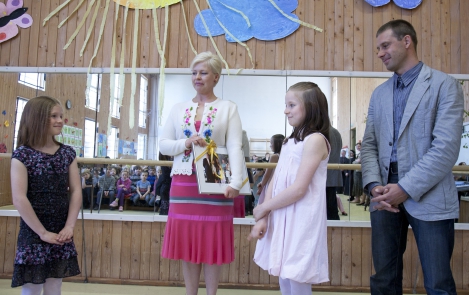 Mrs. Evelin Ilves visited the school of the Young Athlete’s Award recipients