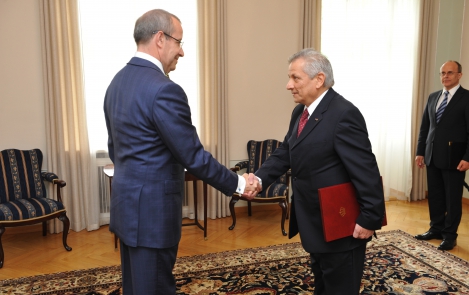 President Ilves accepts credentials from Ambassador of Jordan