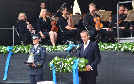 Vabariigi President Eesti iseseisvuse taastamise 20. aastapäeval Toompeal 20. augustil 2011