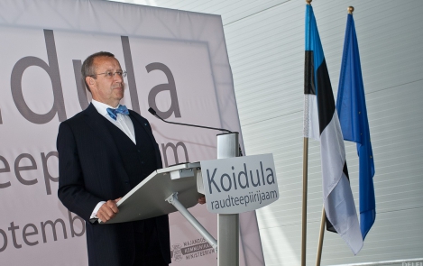President Ilves osales Koidula uue raudteepiirijaama avamisel