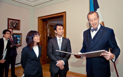 Eesti riigipea võttis vastu Hiroshima Rahukivi Ühingu esindajad