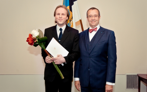 Ученый-компьютерщик Пеэтер Лауд получил из рук президента премию молодого ученого