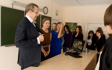 Президент Ильвес посетил Русскую гимназию в Йыхви