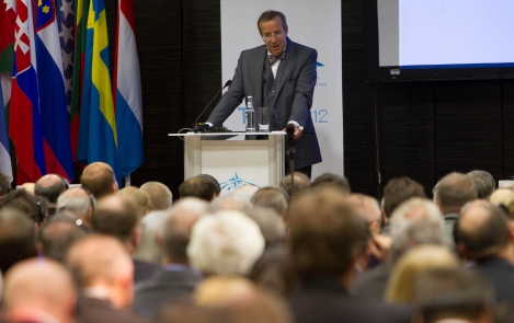 Vabariigi President NATO Parlamentaarse Assamblee plenaaristungil Swissotellis 28. mail 2012