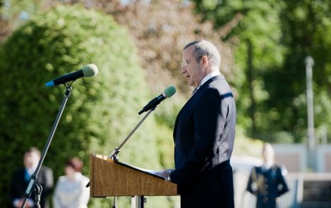 The President of Estonia at a Reception on the Occasion of the 20th Anniversary of the Estonian Constitution In the Kadriorg Rose Garden, 28 June 2012