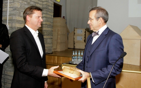 President Ilves encourages the use of more wood in the construction of public buildings