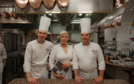 Evelin Ilves presented the organisers of Bocuse d’Or with an invitation to organise the World Cooking Contest in Estonia