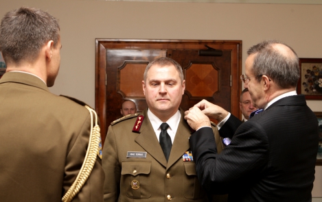 The President of the Republic presented the Commander of the Defence Forces and the Chief of the Headquarters with their new General rank insignia