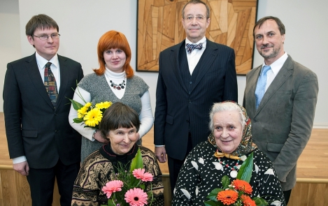 Президент Ильвес вручил премии за собирание фольклора