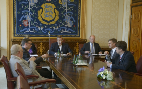 The President, Toomas Hendrik Ilves, at a meeting with the chairmen of the parliamentary parties in Kadriorg, 7 June 2013