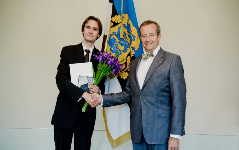 Президент Ильвес – пианисту Михкелю Поллю: благодаря тебе Эстония становится больше и известнее