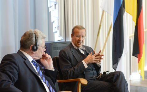 Presidendid Ilves ja Gauck avaldavad heameelt Eesti ja Saksa lähiajaloo uurijate tihedama koostöö üle