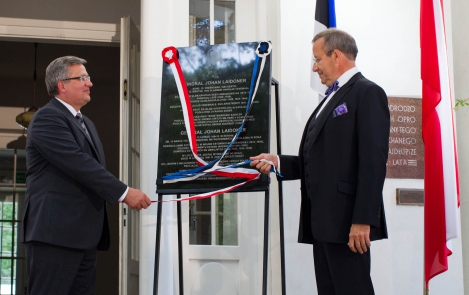 The Estonian and Polish heads of state inaugurated a memorial plaque to General Johan Laidoner near Warsaw