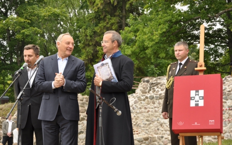 Фотоновость: Государственные главы Эстонии и Латвии открыли Вильяндиский фолк-фестиваль