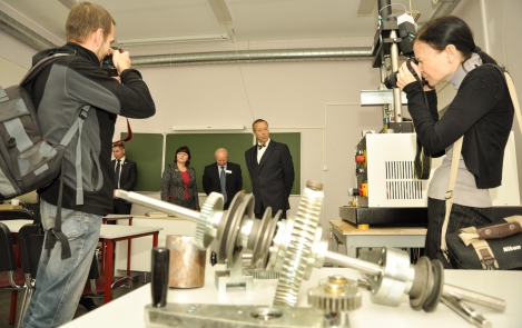 President Ilves tehnikaülikooli Virumaa kolledžis: neile, kes õpivad tehnilisi aineid, on töö ikka olemas 