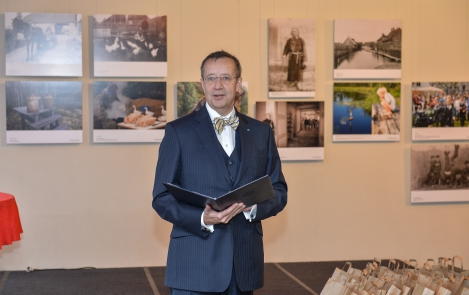 Vabariigi President  Eesti Rahva Muuseumi kodumaa piltide kogumise võistluse lõpetamisel 23.02.2014 Pärnus