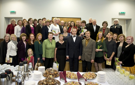 President Ilves andis üle Eesti Rahvaluule Arhiivi kogumispreemiad