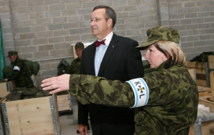 President Ilves külastas reservväelaste õppekogunemist Siil 2008