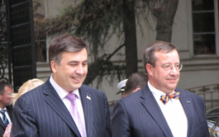 Riigivisiit Gruusiasse. Gruusia president Mihhail Saakašvili ja president Toomas Hendrik Ilves.