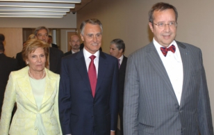 President Ilves presented the Order of the Cross of Terra Mariana to Portuguese President Anibal Cavaco Silva
