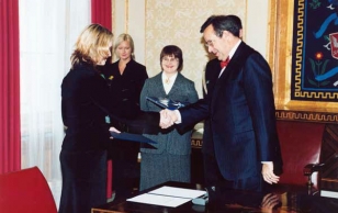 President Toomas Hendrik Ilves nimetas esimese astme kohtunikuks Janika Lipsoni.
