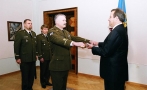 Eesti Reservohvitseride Kogu andis president Toomas Hendrik Ilvesele üle Eesti Kaitseväe ohvitseri mõõga