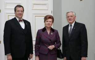 The Presidents of the Baltic States (from left) Toomas Hendrik Ilves, Vaira Vike-Freiberga and Valdas Adamkus met in Vilnius.