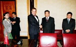 President Toomas Hendrik Ilves kohtus Kadriorus Hiina Rahva poliitilise konsultatiivkonverentsi rahvusliku komitee esimehega Jia Quingliniga.