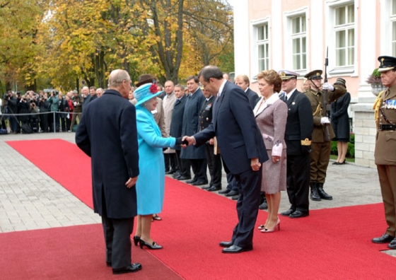 Her Majesty Queen Elizabeth II and His Royal Highness The Duke of Edinburgh arrived in Estonia on a state visit and were greeted by the President of the Republic of Estonia and Mrs. Evelin Ilves at Kadriorg