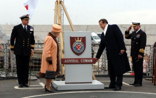 Her Majesty Queen Elizabeth II and president Toomas Hendrik Ilves at the farewell ceremony in the Tallinn Old Harbour.
