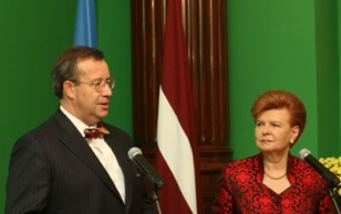 President Toomas Hendrik Ilves kohtumas Läti Vabariigi presidendi Vaira Vike-Freibergaga.